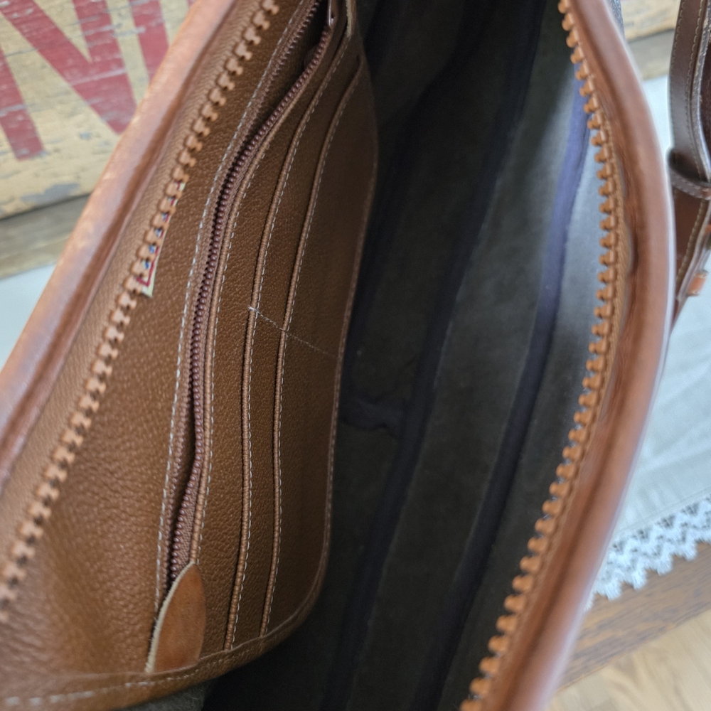 Vintage Dooney & Bourke Brown All Weather Leather Crescent Hobo - Picture 13 of 16